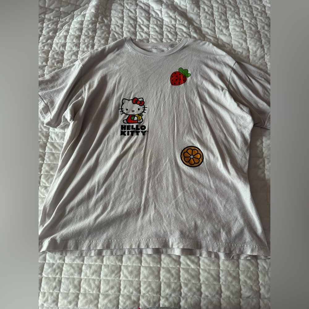 Short sleeve Hello Kitty shirt